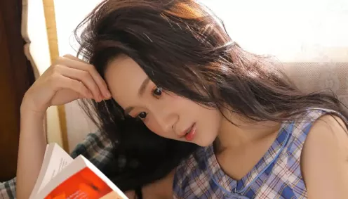 女子裸睡被擦玻璃工人看到