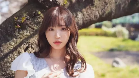 男子拿扇子被误认持刀遭踹倒送警局