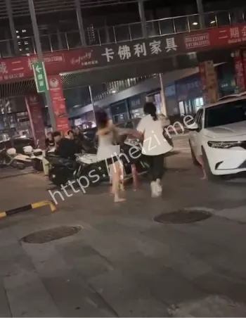 东汇城夜市