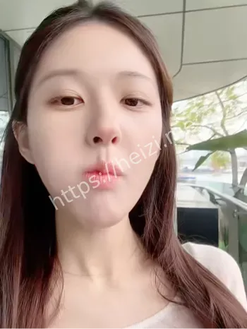 捂胸口原视频流出