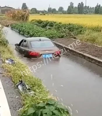 两车河道停车