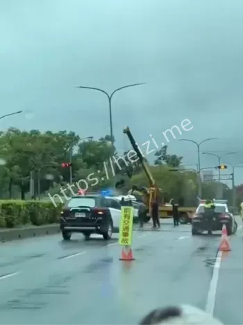 警车车祸现场曝光