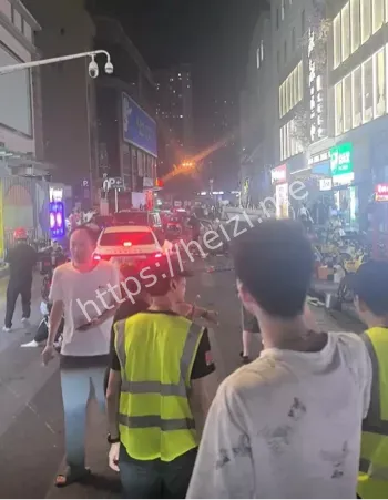 武汉江汉路步行街冲撞行人事件