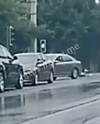 四川自贡十字路口车祸