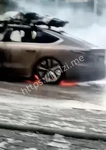 电池主板突发故障起火细节