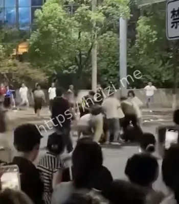 所谓凶器竟是一把折扇