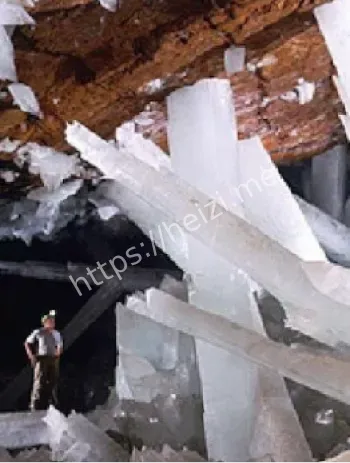 奈卡水晶洞巨型晶体