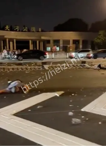 小车撞多人逃逸