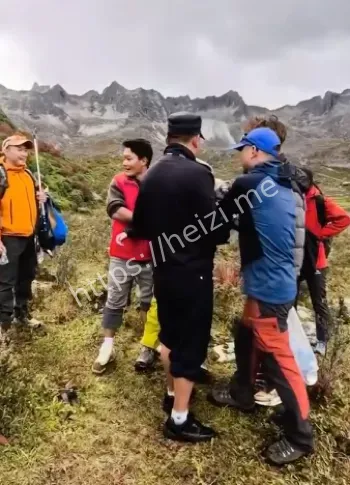 民警救援藏区失温少女