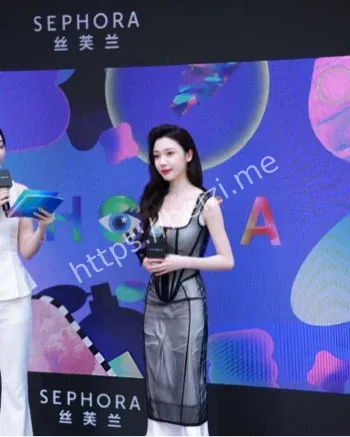 易梦玲马尔代夫同款比基尼