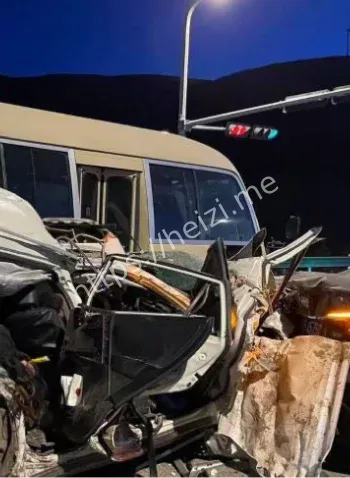 崇礼重型吊车连撞9车13伤