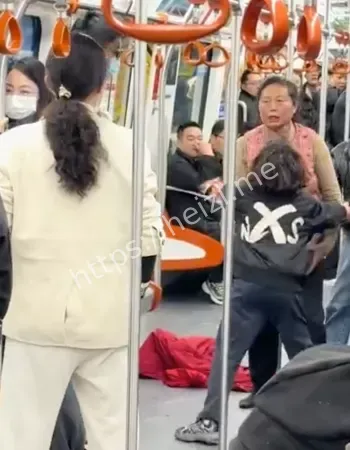 拽头发互撕衣服