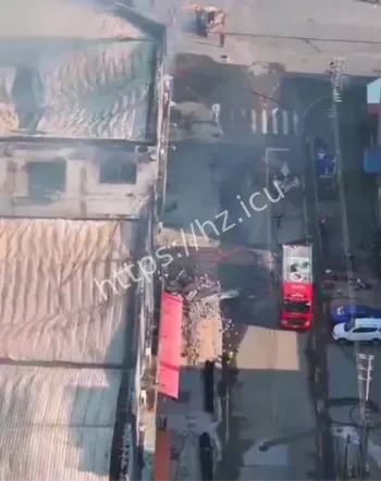 厂房大火浓烟滚滚