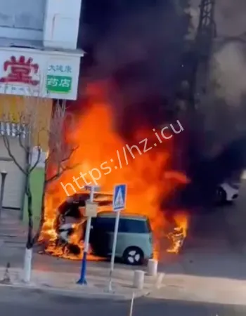 至旁边多辆油车躺枪