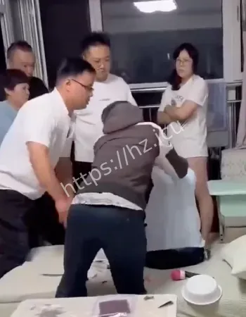 开门就是群殴暴揍