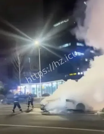 在镜湖枫林路狂飙