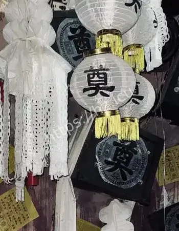 村民开门见白衣队伍