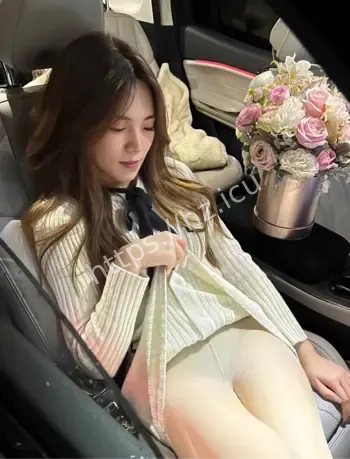 黄芸芸黑丝跪地