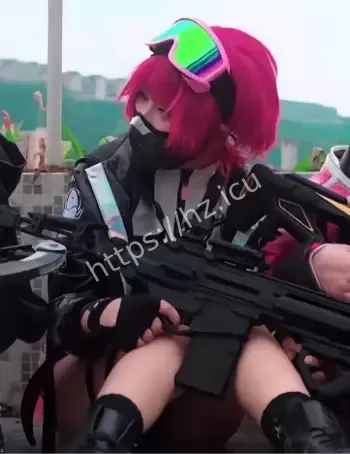 麦晓雯三人同框COS首发