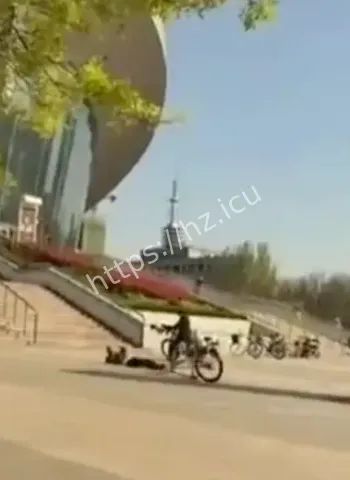 小孩骑车后脑着地摔死