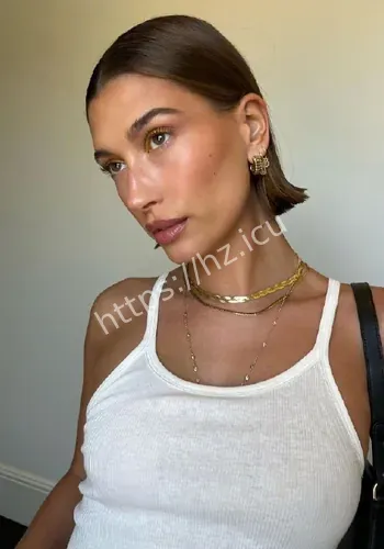 海莉美女们身材性感火