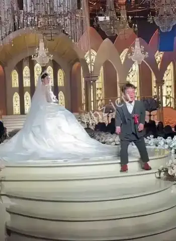 与高挑新娘结婚