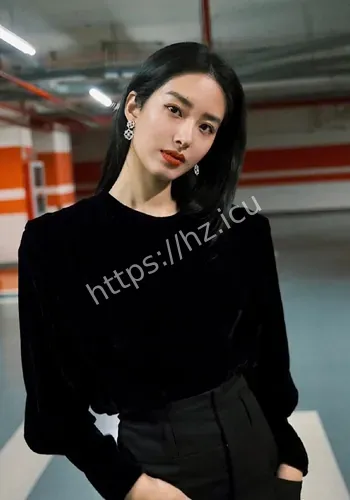 杨采钰深造型焦点