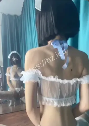一口白桃七反差网红