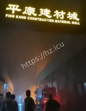 浓烟滚滚