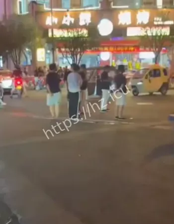圣名国际购物广场捅人事件