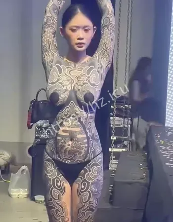 胸前两大片精美图