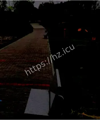 黑灯瞎火孤身等候顾客