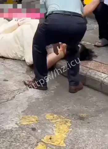 女子出轨遭老公发现